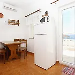 With Parking Space - Porat, Makarska - 10032 Apartman Živogošće