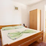 Apartman With Parking Space - Porat, Makarska - 10032 *