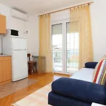 With Parking Space - Porat, Makarska - 10032 Apartman Živogošće